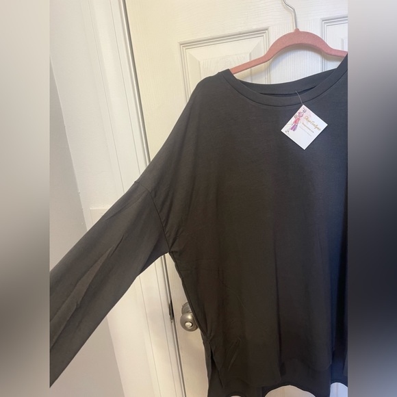 NWT Drop Shoulder ROUND NECK SIDE SLITS HI-LOW HEM GRAY TOP Oversized Sz M - Picture 6 of 10